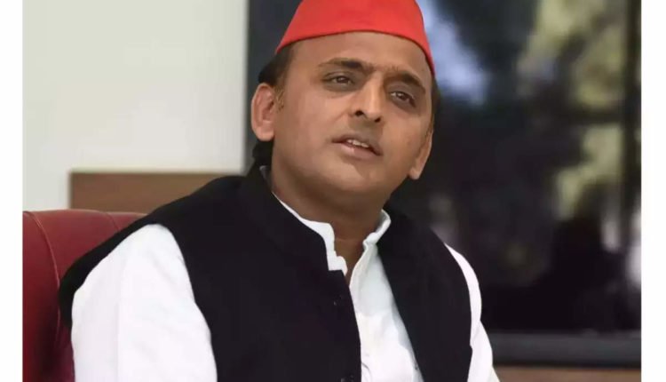 akhilesh yadav,akhilesh yadav news,akhilesh yadav saras,akhilesh yadav on yogi,akhilesh yadav on amethi aarif saras friendship,akhilesh yadav attack on up govt,akhilesh yadav meet saras,akhilesh yadav on cm yogi,sp chief akhilesh yadav,akhilesh yadav on yogi adityanath,friendship between arif khan and saras,akhilesh yadav arif saras,akhilesh yadav latest news,akhilesh yadav amethi visit,akhilesh yadav meet arif and saras,saras,arif saras pakshi